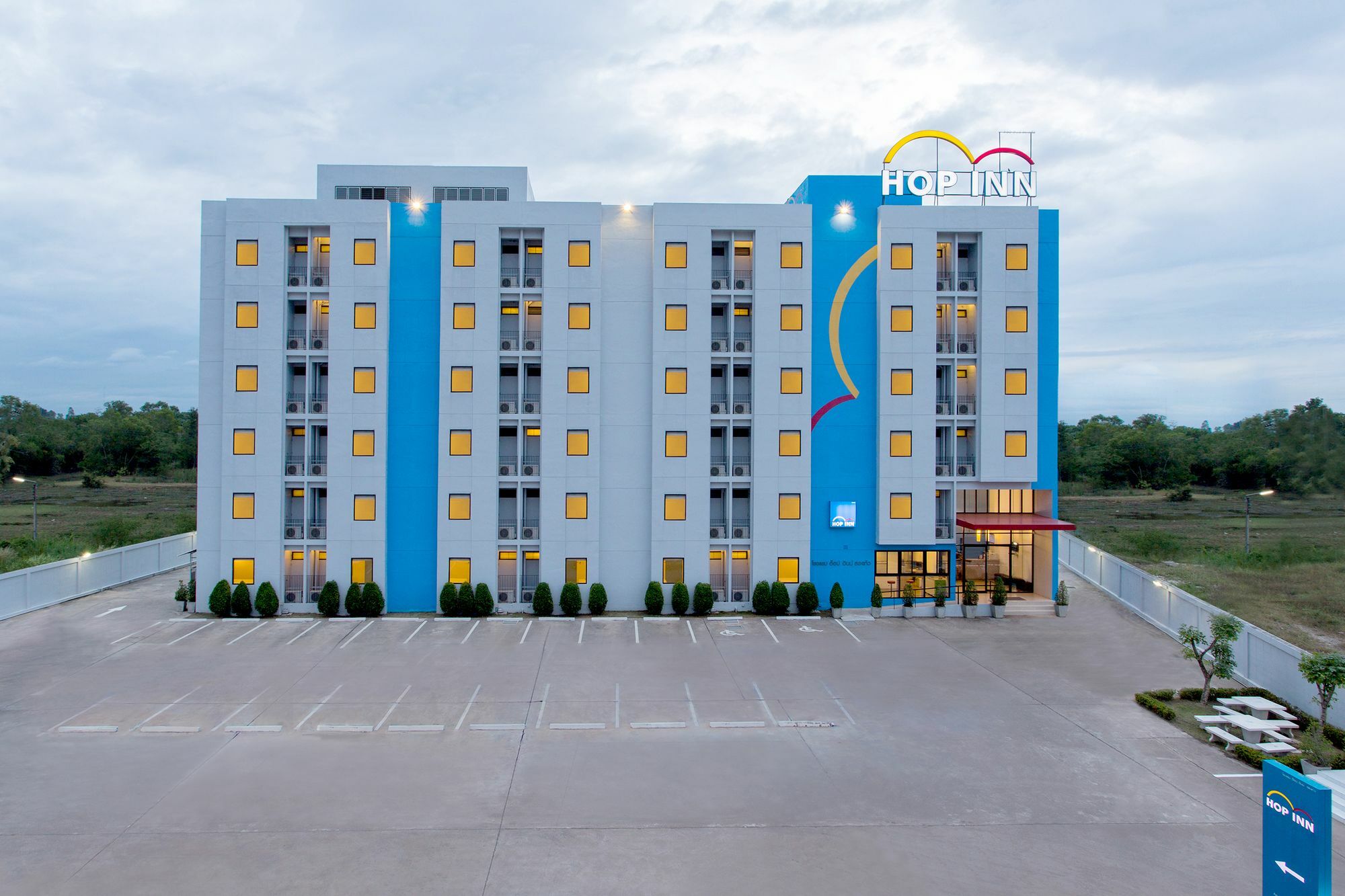 Hop Inn Чианграй Экстерьер фото